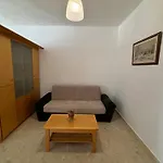 בית אירוח Private With Living And Balcony סליאמה