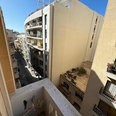 Quarto em Acomodações Particulares Private With Living And Balcony