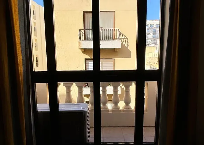 Private With Living And Balcony Gazde/Camere de închiriat Sliema