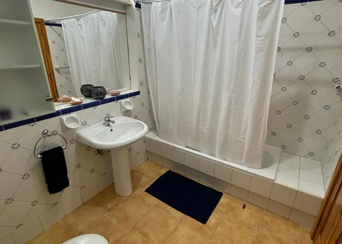 Homestay Private With Living And Balcony *